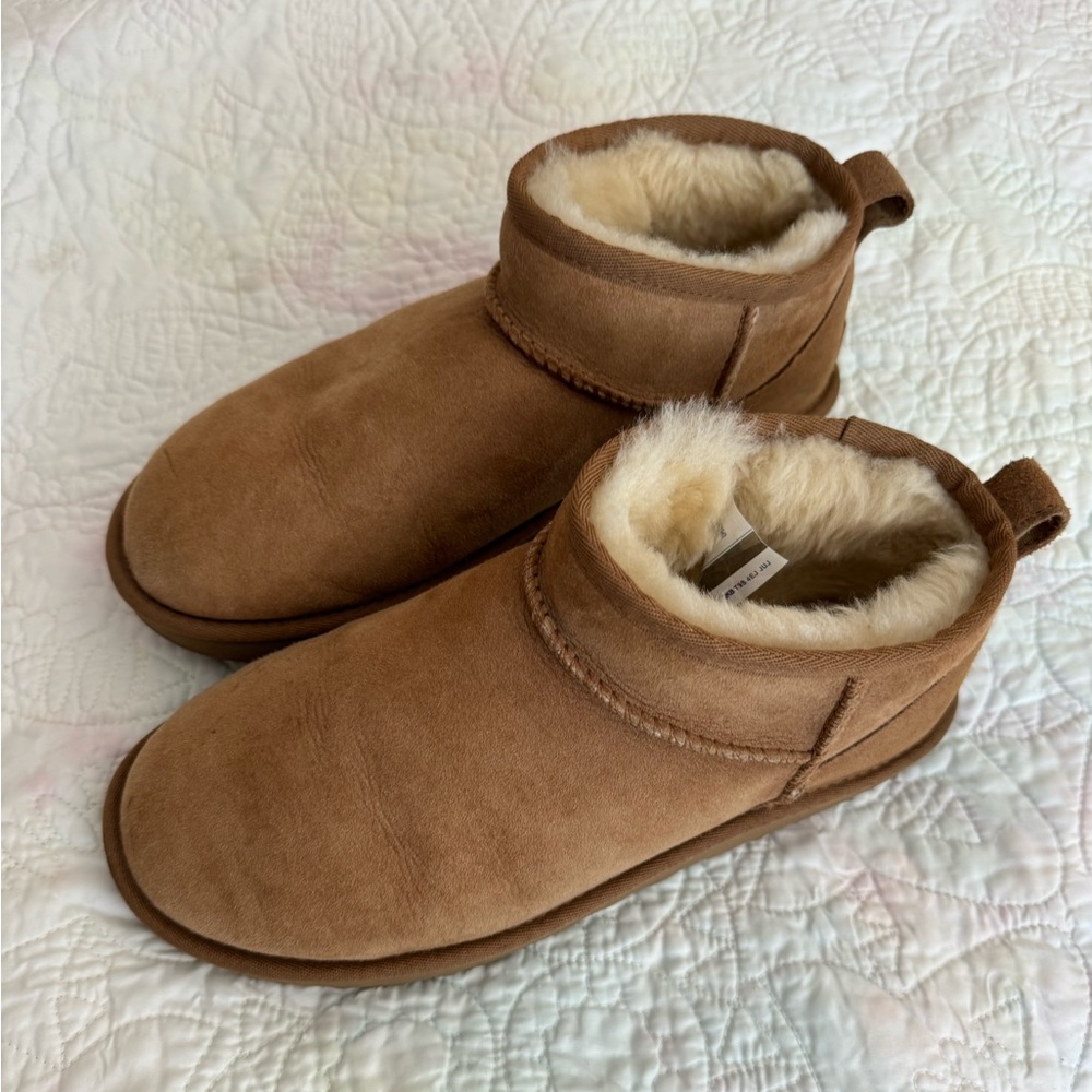 UGG Ulta minis size 8